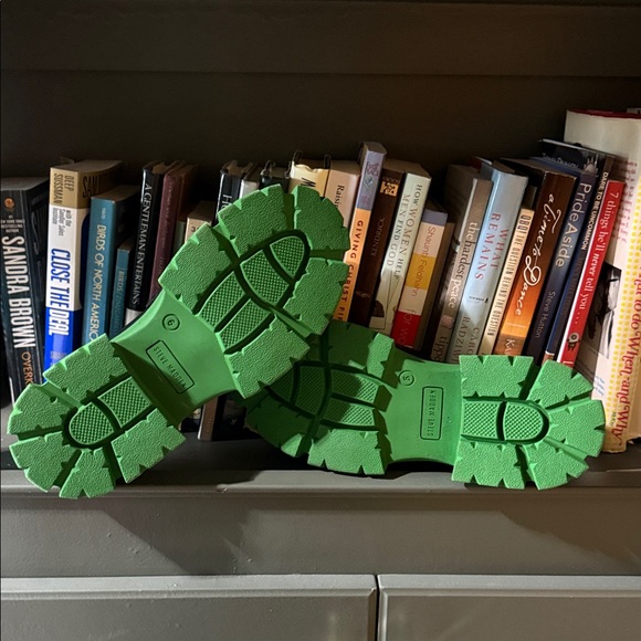 NWOT Steve Madden women’s Black Loafers with Green Lug Sole size 6 - Picture 2 of 7